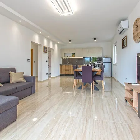 Cozy In With Sauna * Koper